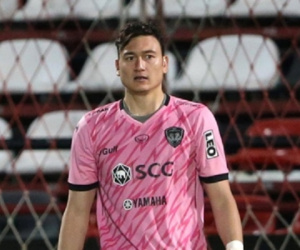 HLV Muangthong United nói gì về sai lầm sơ đẳng của Văn Lâm?