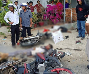 Long An: Xe tải tông và kéo lê nhiều xe máy vào gầm, 6 người thương vong