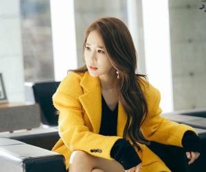 Trở thành 'thư ký' của Lee Dong Wook, Yoo In Na mặc đẹp và sang chảnh tới mức biến công sở thành sàn diễn trong 'Chạm vào tim em'