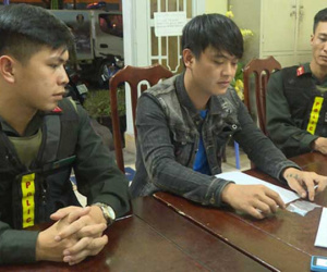 'Ngáo đá' ngựa quen đường cũ, cầm dao truy sát cha mẹ