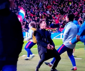 Simeone giải thích pha chia vui phản cảm