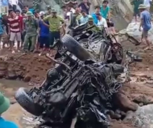 Tìm thấy ôtô chở 2 sĩ quan biên phòng bị lũ cuốn hơn một năm trước