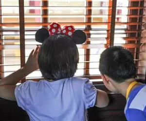 Bối rối khi con trai hỏi:'Tại sao bố lại nằm lên người mẹ'