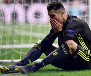 Chủ tịch Atletico đáp trả Ronaldo sau màn chế giễu giơ 5 ngón tay
