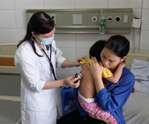 Sai lầm tai hại khiến con thối mủn xương hàm, mù mắt khi chữa sởi