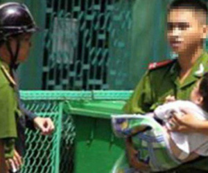 Đưa con đi dạo bị đâm chết: Hệ lụy từ những tin đồn thất thiệt