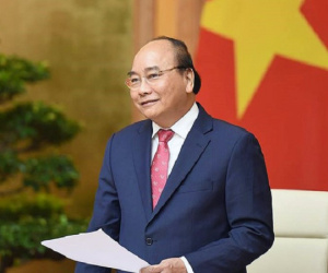 Thủ tướng Nguyễn Xuân Phúc động viên U22 Việt Nam trước trận bán kết với U22 Indonesia