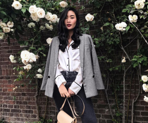 Nếu trời chỉ se lạnh, bạn hãy nghĩ đến công thức mix áo thun/sơ mi + blazer dễ mặc và chắc chắn sẽ đẹp này