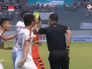 ‘Sergio Ramos Việt Nam’ Quế Ngọc Hải nhận thẻ đỏ sau 39 phút trong màn ra mắt Viettel