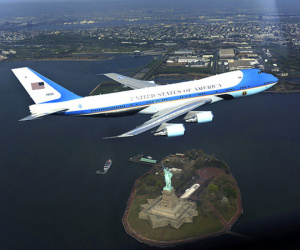 Air Force One tốn 2,4 triệu USD để bay đến Việt Nam