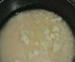 Nhìn chiếc nồi cơm điện gạo mới trộn lẫn với cơm cũ, váng mỡ nổi lềnh phềnh, dân mạng tò mò nhan sắc nữ chủ nhân