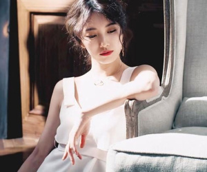 Bắt gặp bạn thân trong phòng ngủ và lời giải thích khó tin từ chồng