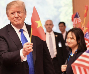 Hành động bất ngờ của TT Trump khi gặp Thủ tướng