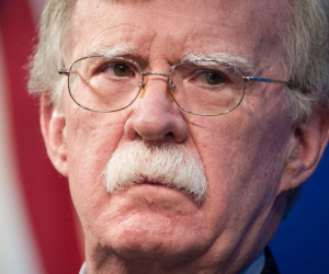 Hé lộ danh sách quan chức cùng dự ăn tối với 2 ông Trump, Kim: Người cứng rắn nhất trong phái đoàn Mỹ không được mời