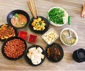 Mẹ trẻ khoe mâm cơm nấu trong 1 tiếng, hội chị em gật gù khen 'thảo nào ăn bám mà chẳng bị khinh'