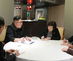 Ngay khi đặt chân đến Hà Nội, ông Kim Jong Un đã nghe báo cáo về hội nghị thượng đỉnh Mỹ Triều lần 2