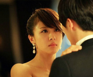 Tôi mù quáng chấp nhận việc cô ấy yêu hai người đàn ông cùng lúc