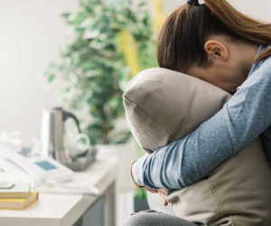 Chồng hành hạ đủ kiểu để ép tôi bỏ thai ngoài ý muốn