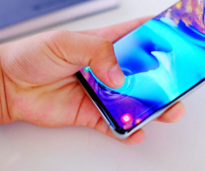 Đọ thời lượng pin Galaxy S10+ với các smartphone hàng đầu
