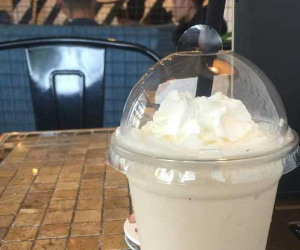 Gọi sinh tố xoài nhưng nhận ly nước trắng đục, cô gái đăng đàn phàn nàn, lời giải thích của chủ quán mới lạ đời