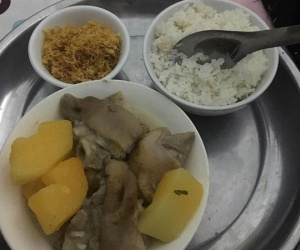 Than thở mẹ chồng nấu cơm cữ đầy ắp móng giò, nàng dâu bị 'ném đá' nhưng lại được đồng cảm khi tiết lộ điều này