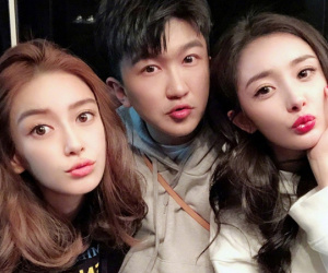 Đường ai nấy đi với Đường Yên nhưng Dương Mịch lại công khai bày tỏ 'hảo tỉ muội' với Angelababy