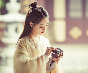 'Tân Ỷ thiên' đại náo Weibo: Sau 1 đêm mà Chu Chỉ Nhược xinh như mộng, Diệt Tuyệt sư thái đồng loạt lọt top tìm kiếm