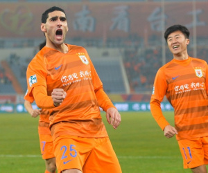 Fellaini lập đại công ngay trận ra mắt tại Trung Quốc