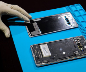 'Mổ bụng' Samsung Galaxy S10+ tại Việt Nam