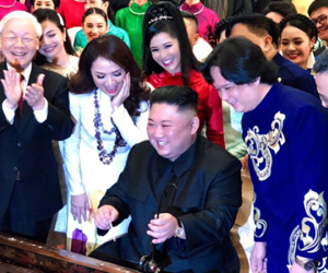 Ông Kim Jong-un thử gảy đàn bầu