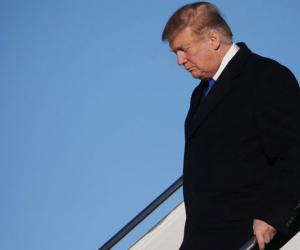 Sóng gió chính trị chờ TT Trump sau hội nghị thượng đỉnh