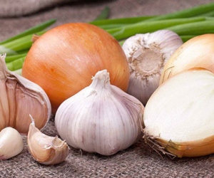 Ăn bao nhiêu hành tỏi/ngày để ngăn ngừa nguy cơ mắc bệnh ung thư đại trực tràng?
