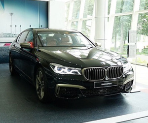 BMW M760Li xDrive - mẫu sedan thể thao thực thụ