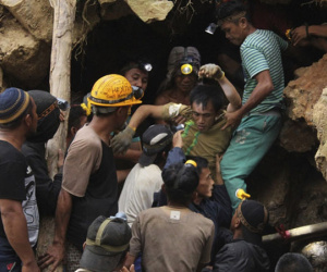 Hơn 100 người mắc kẹt trong vụ sập mỏ vàng ở Indonesia