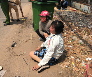 Người mẹ gào khóc thảm thiết bên thi thể con trai đi ngược chiều bị tai nạn tử vong