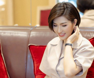 Nhan sắc rạng rỡ của nữ ca sĩ vừa trở về Việt Nam sau 15 năm biệt xứ vì scandal ảnh nóng
