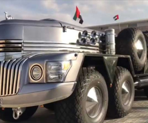 Xe off-road 10 bánh siêu khủng ở UAE