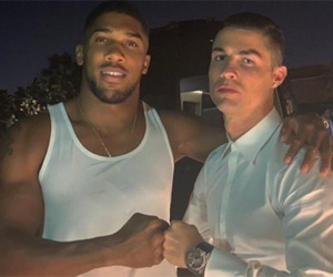 Anthony Joshua gặp vạ vì ngưỡng mộ Ronaldo