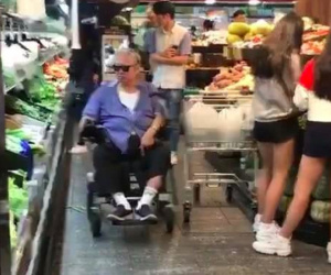 Bất ngờ trước cảnh tượng già nua tiều tụy của ngôi sao võ thuật Hồng Kim Bảo