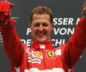 Michael Schumacher lần đầu xuất hiện sau 6 năm chiến đấu với Tử thần