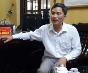 Thầy giáo say rượu, vỗ mông hàng loạt nữ sinh xin ra khỏi ngành