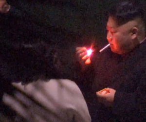 Vì sao ông Kim Jong Un chỉ dùng diêm mà không dùng bật lửa khi hút thuốc?