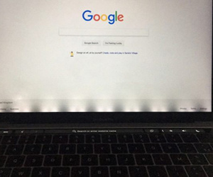 Apple âm thầm sửa lỗi hở sáng màn hình MacBook Pro