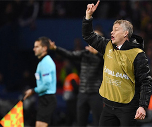 CĐV Man Utd tưởng Solskjaer định vào sân thay người