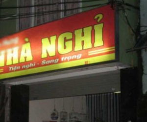 Cô giáo chung phòng với nam sinh dưới 16 tuổi trong khách sạn
