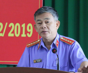 Đình chỉ điều tra cựu giám đốc bệnh viện bị tâm thần vì có bằng khen