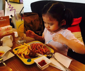 Lý Phương Châu đăng ảnh khoe con gái trộm vía ăn giỏi, dân mạng vào đá xéo Lâm Vinh Hải kì kèo trợ cấp