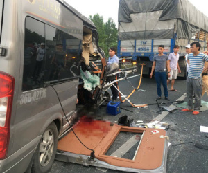 Tai nạn trên cao tốc Pháp Vân - Cầu Giẽ khiến 2 người chết: Xe Limousine chở khách chui