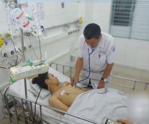 Thương tâm: Mẹ cầm xe, vay gần 200 triệu đồng níu mạng con trai nguy kịch sau cơn sốt cao