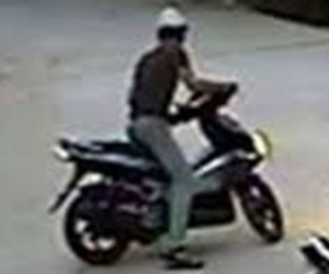 Trộm xe đang chạy trốn thì… hết xăng